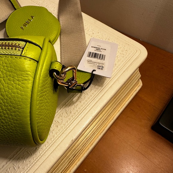 Furla Lime Green Barrel Bag w/ Coin Pouch. NWT. - Picture 2 of 3